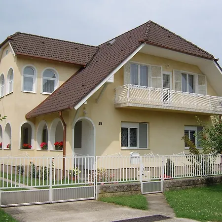 Susanne Apartment Balatonboglar
